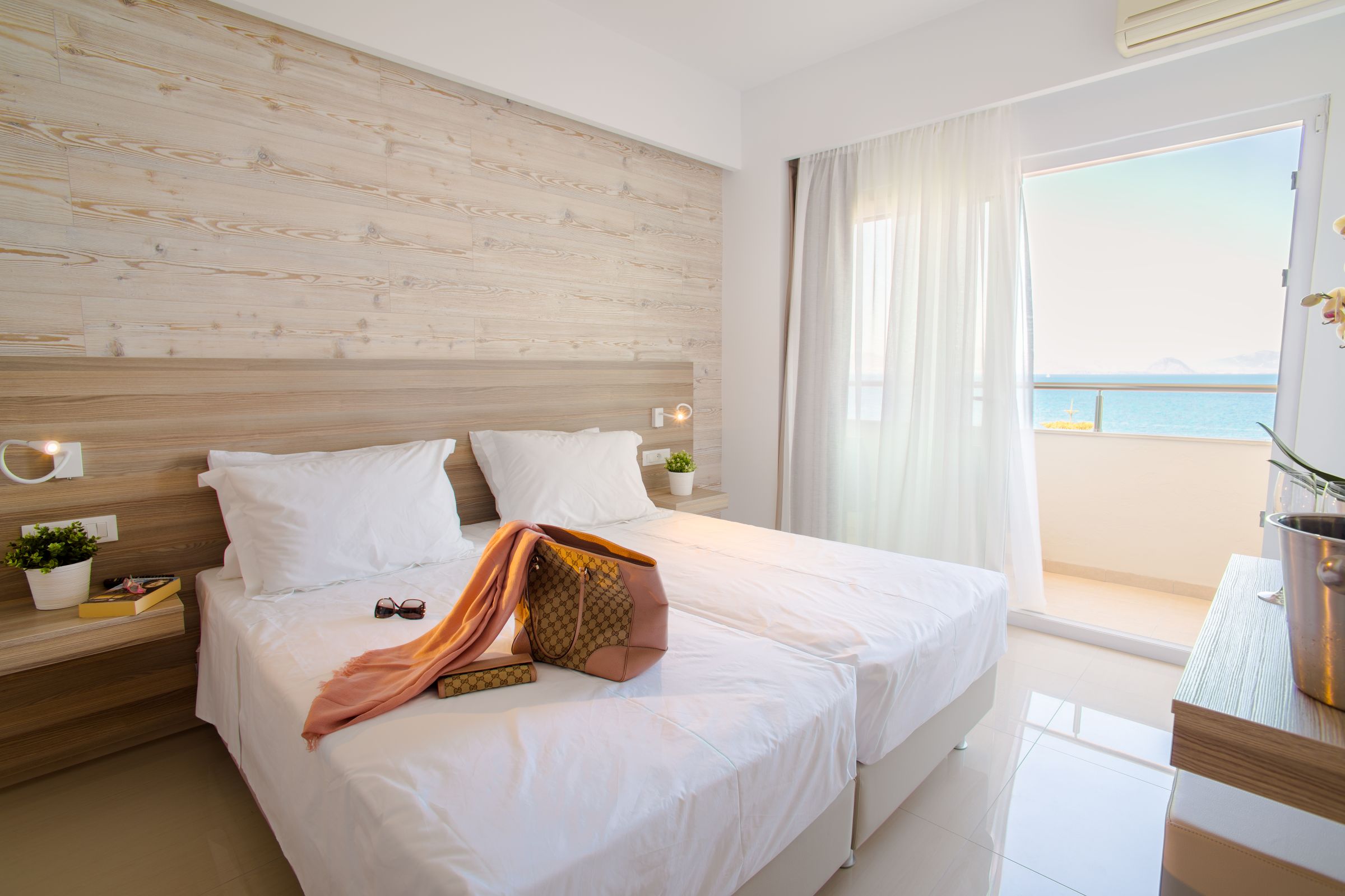 Deluxe-Apartment-Sea-View-8.jpg